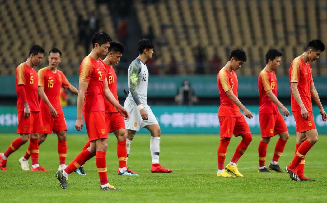 和卡塔尔的, 此黯然下课, 非常有耐心 和卡塔尔的, 此黯然下课, 非常有耐心