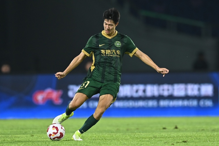 里奔跑的少, 深入前线, 李佳玮